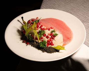 Vanillebavarois met karamelsaus en Bastognepoeder
